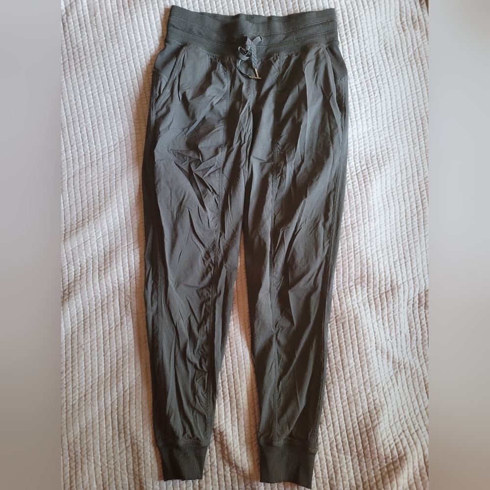 Lululemon dance studio jogger, black, size 8